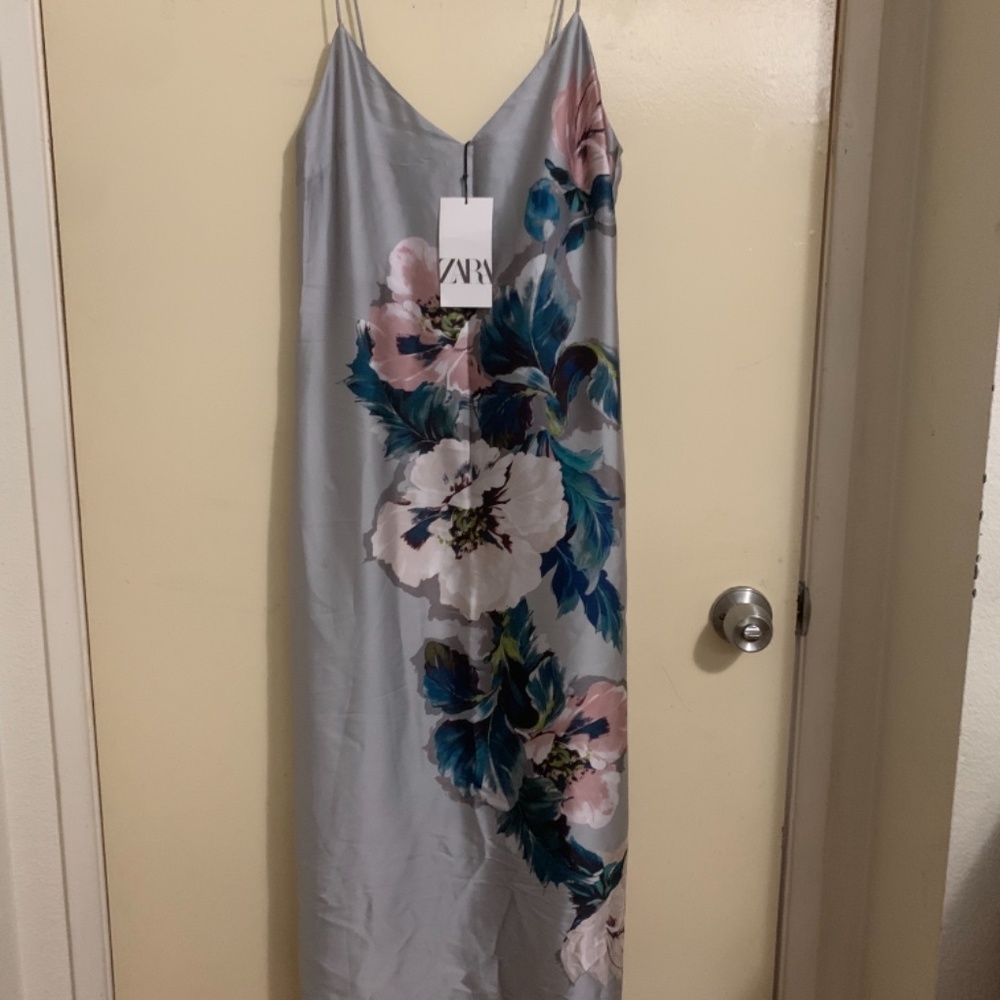 Dress - Picture 4 of 4